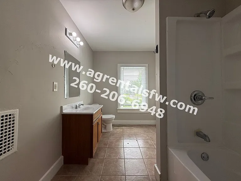 2919 S Harrison St — Photo 10