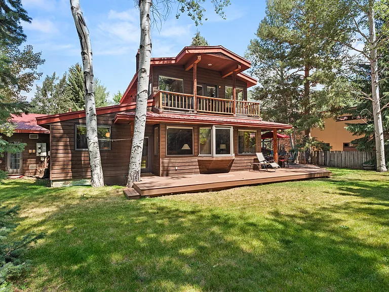 1375 Snowbunny Ln — Photo 2