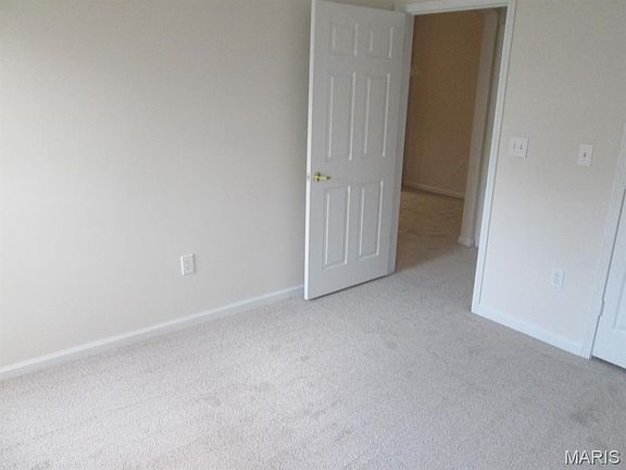 3rd image of 39 Kassebaum Ln APT 102