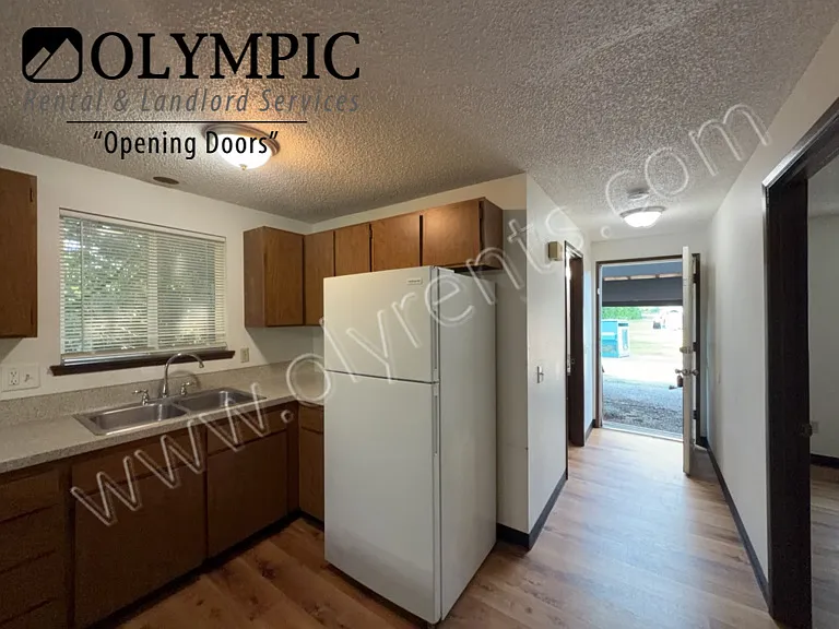 Kitchen to entry