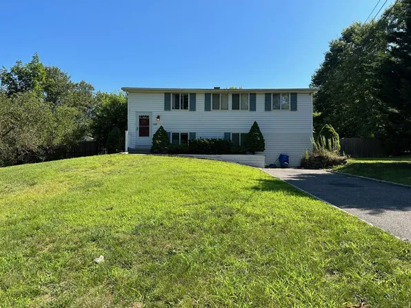 289 Old Town Rd, East Setauket, NY 11733