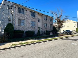 940 York Ave APT 6, Pawtucket, RI 02861