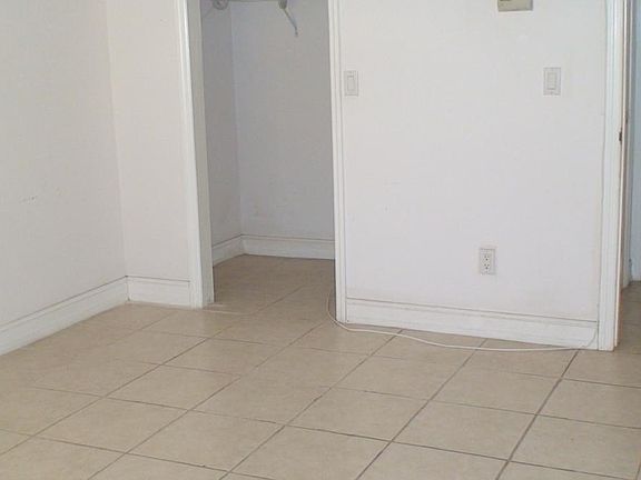 5th image of 2804 Somerset Park Dr APT 103