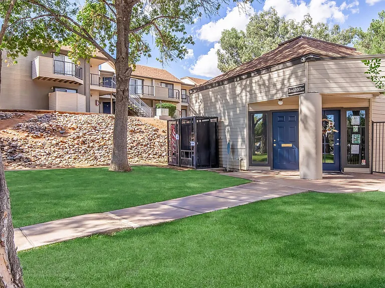 Mountain Steppes Apartments — Photo 11