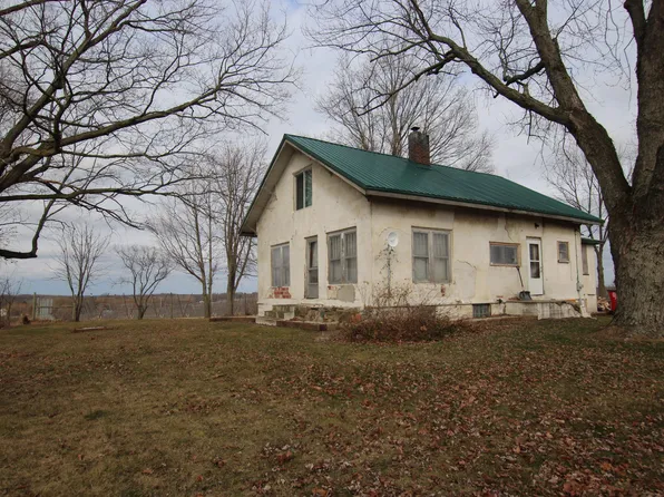 10714 S Gordon Ave, Grant, MI 49327
