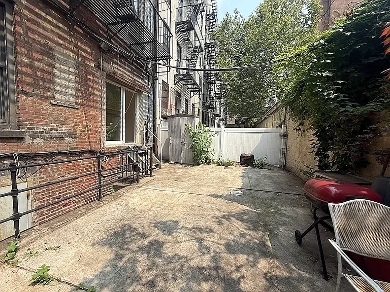 426 W 48th St #1RE — Photo 11