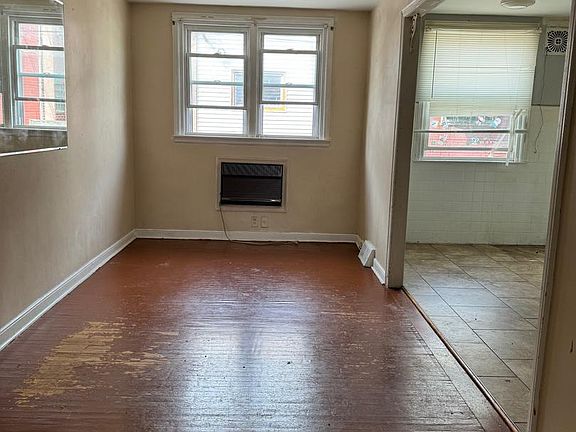3rd image of 3021 Devereaux Ave