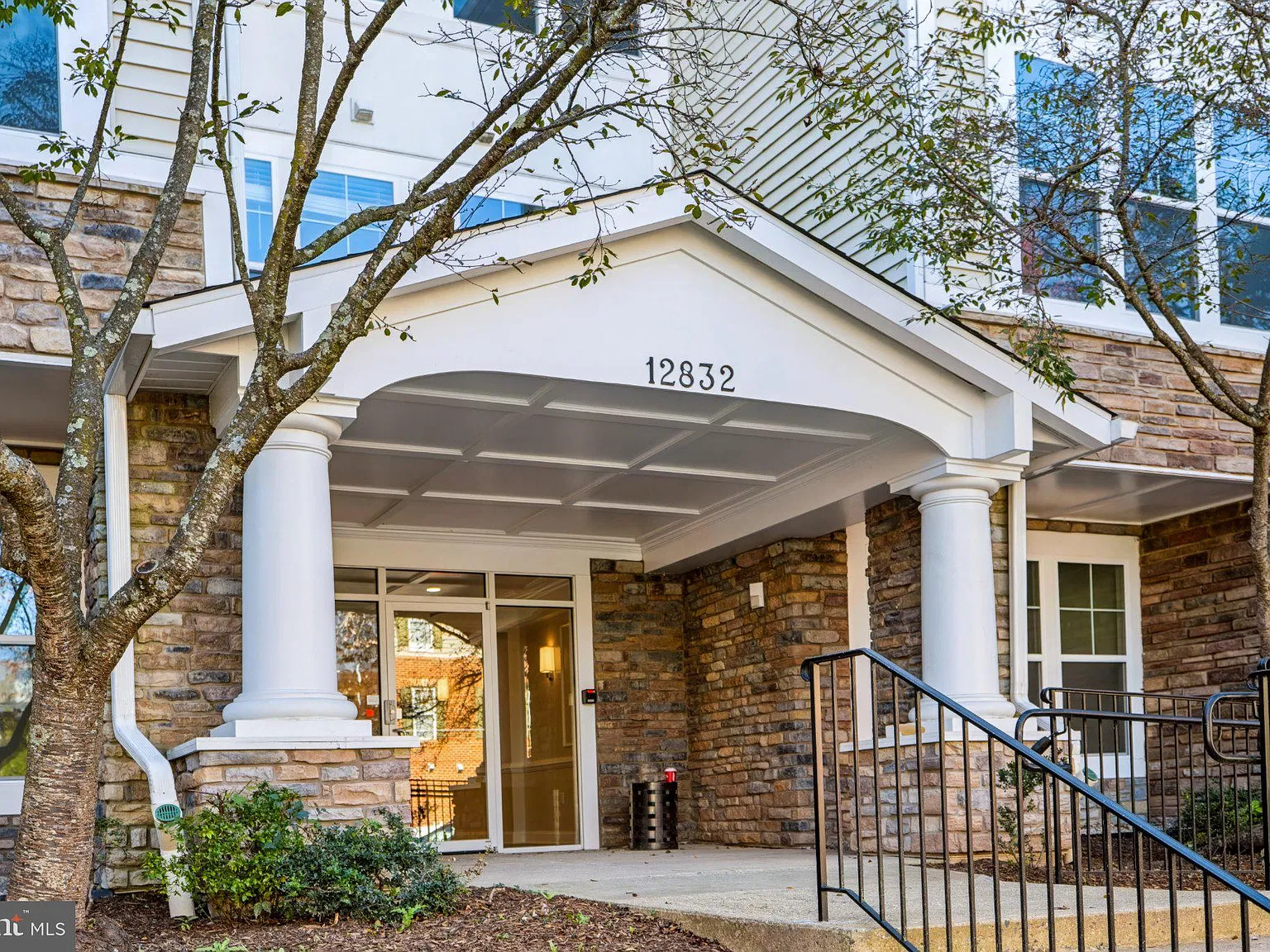 2 bed, 2.0 bath, 1158 sqft, $2,450 — Photo 1