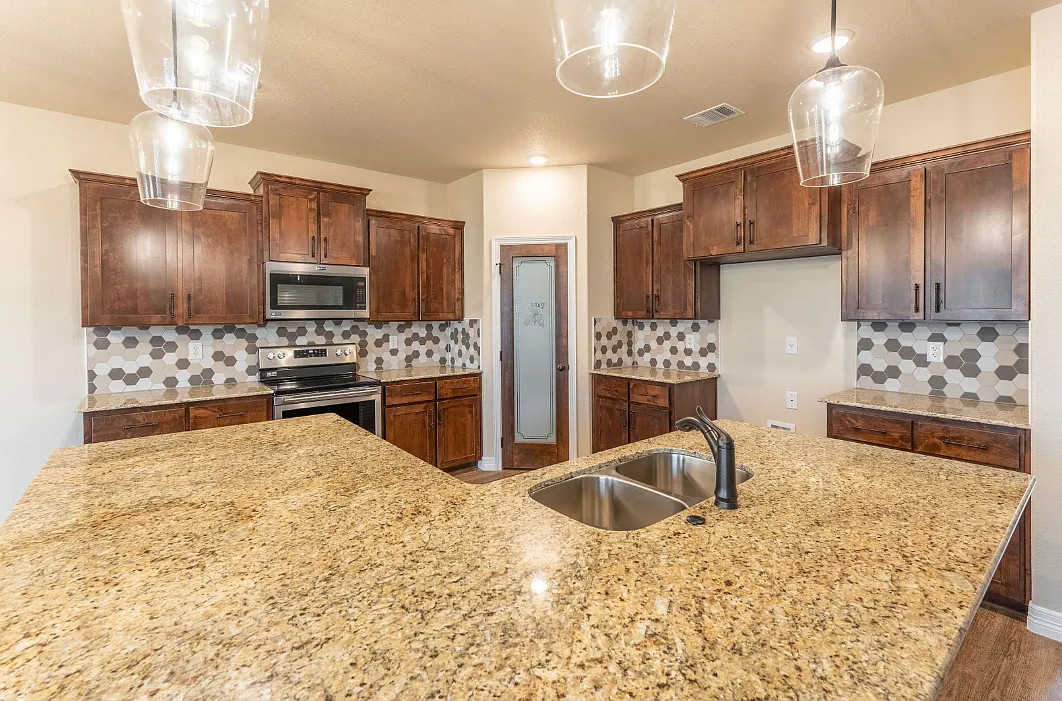 3 bed, 1586 sqft, $1,750 — Photo 3