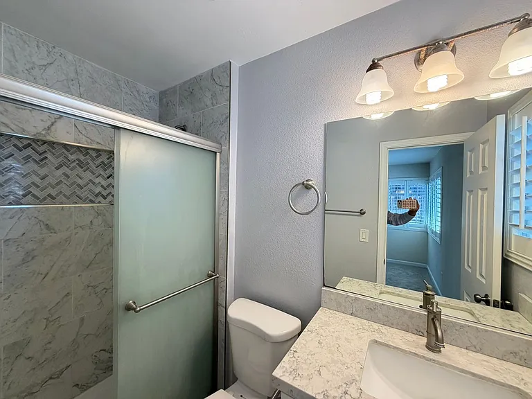 551 Glencrest Dr — Photo 5