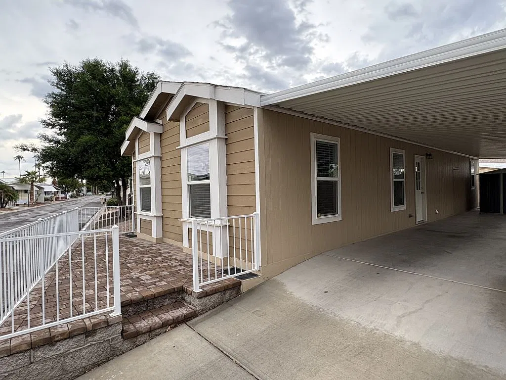 2 bed, 2.0 bath, 1000 sqft, $1,550 — Photo 2