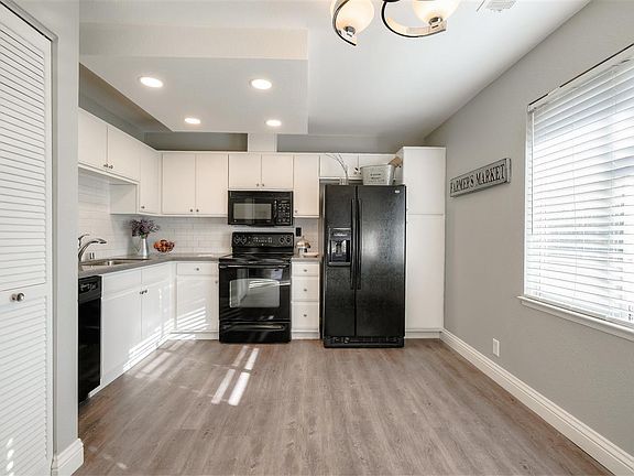 4th image of 4655 Nicol Cmn APT 112