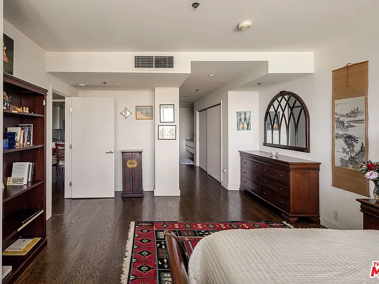 10724 Wilshire Blvd #712 — Photo 20