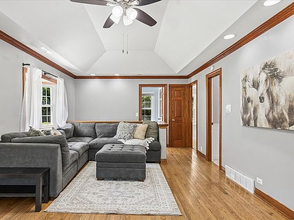 3rd image of 116 Valley Dr