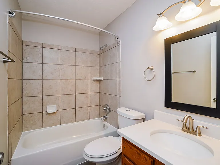 1635 Saffron Dr — Photo 17