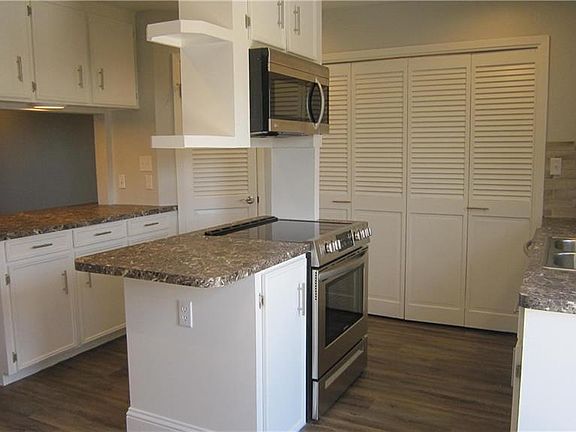 5th image of 101 Maplewood Dr APT 16