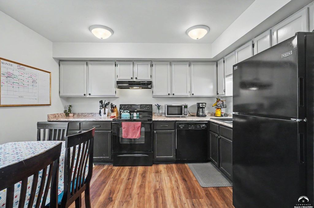 118 Glenview Dr, Lawrence, KS - More