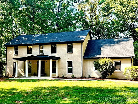 3rd image of 304 Travis Ln