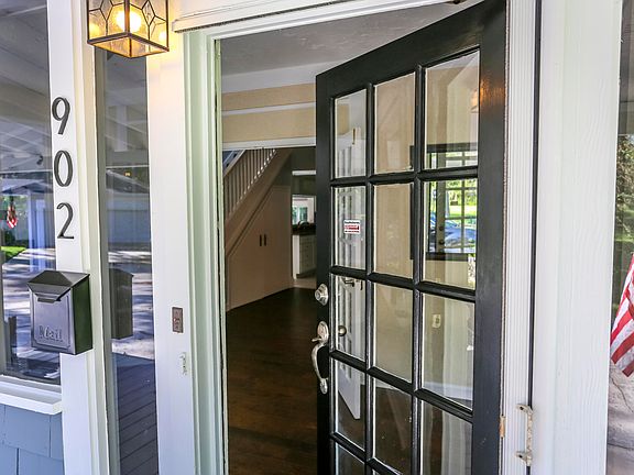 5th image of 902 Barbara Ave