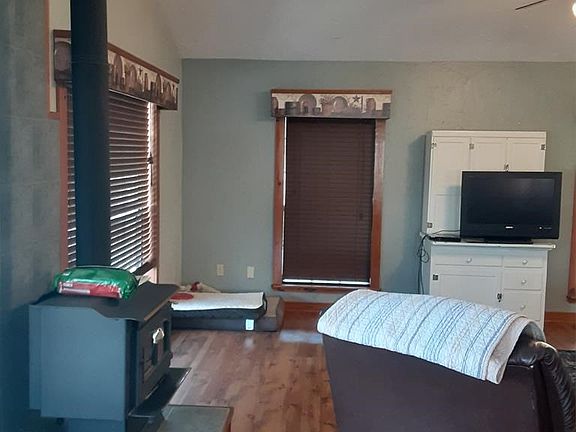 5th image of 340 Dee St