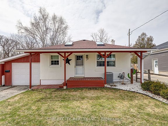 2nd image of 483 Clarke Rd