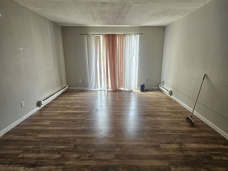61 Warwick St #A6 — Photo 4