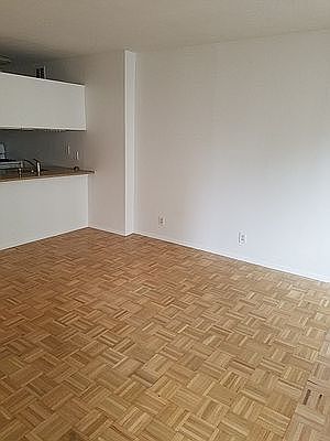 1st image of 1 Irving Pl APT V7j