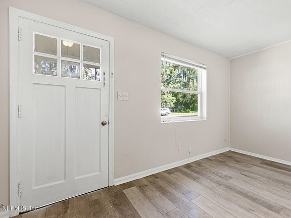 3rd image of 2151 MAPLE LEAF Drive E