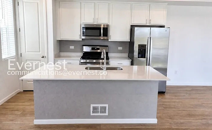 3 bed, 2.5 bath, 1546 sqft, $3,000 — Photo 2