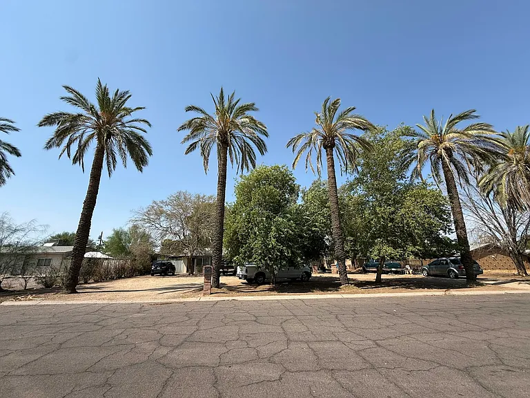 2206 W Vista Ave #B — Photo 18