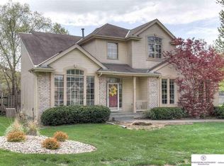 17229 William Cir, Omaha, NE 68130