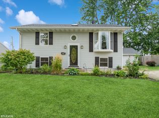 233 Pell Ave, Romeoville, IL 60446