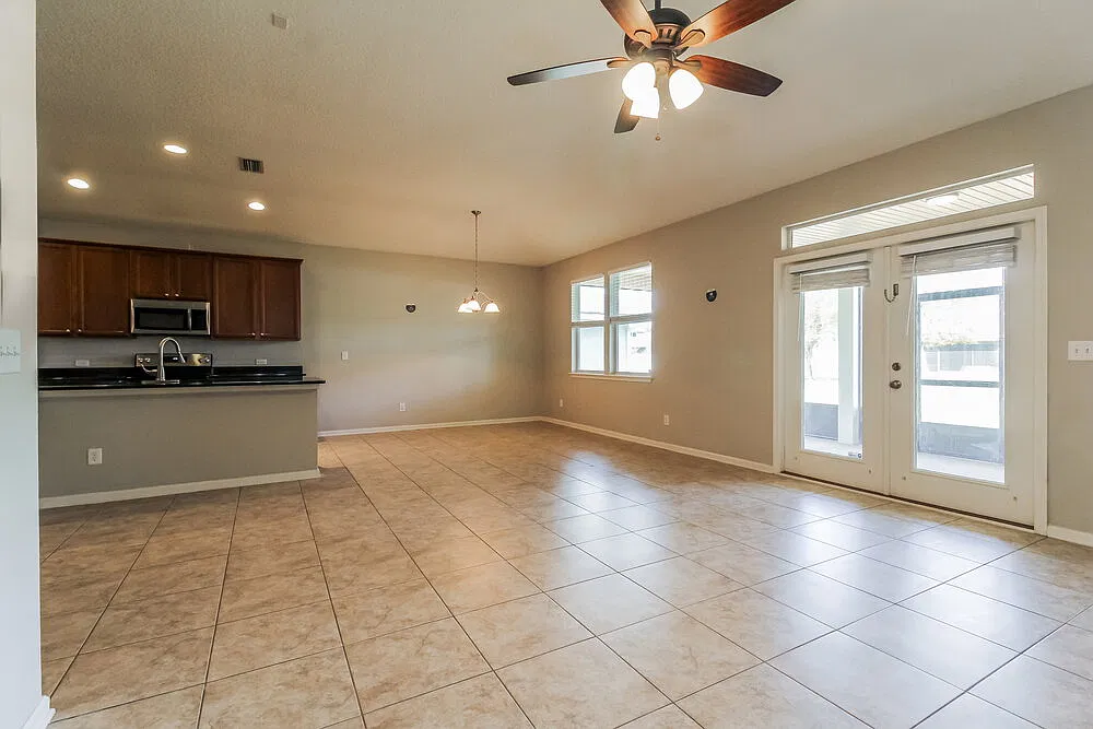3 bed, 2.0 bath, 1794 sqft, $2,040 — Photo 3