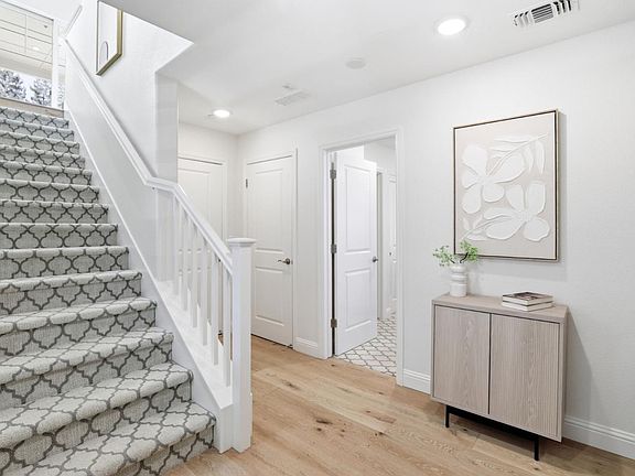 5th image of 426 Encinal Ave