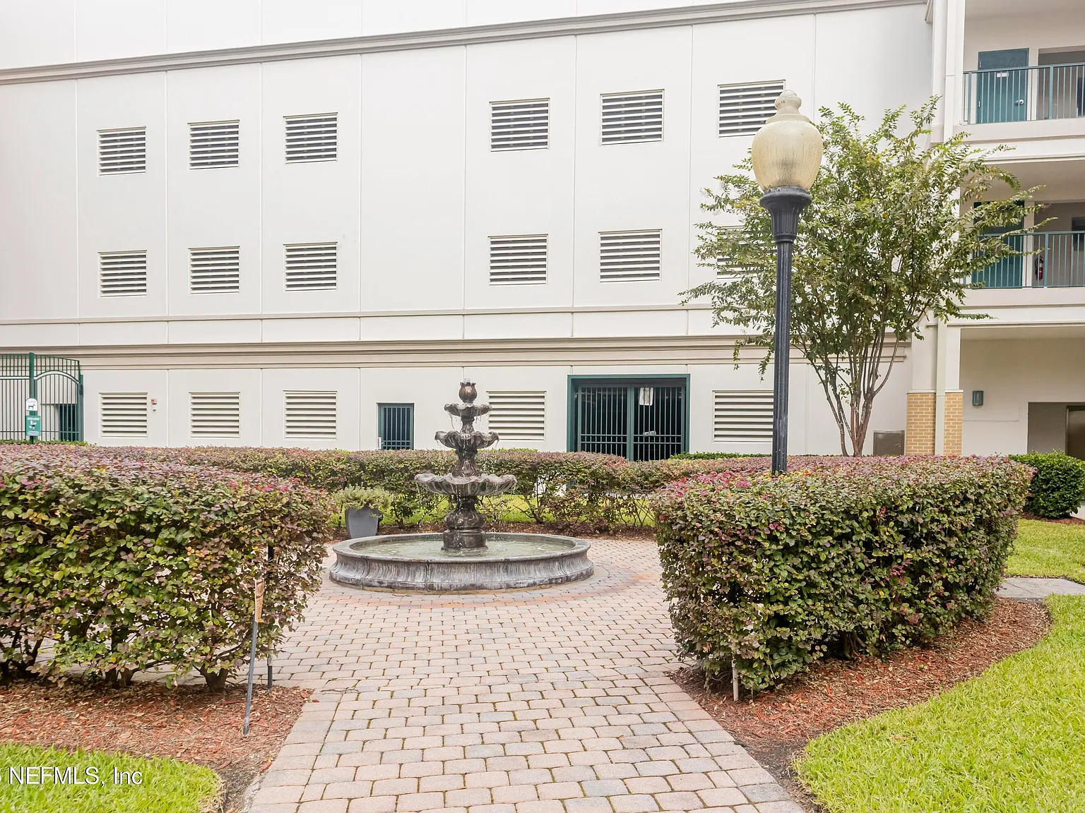 2 bed, 2.5 bath, 1271 sqft, $2,200 — Photo 3