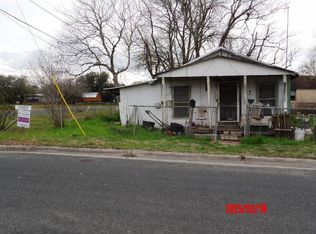 110 S Burke St, Beeville, TX 78102