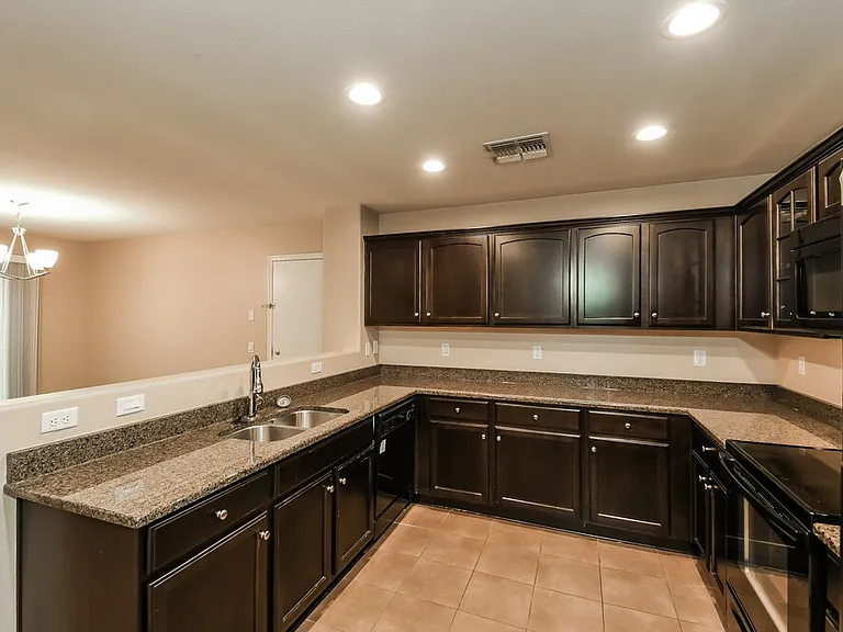 923 S Pheasant Dr — Photo 8