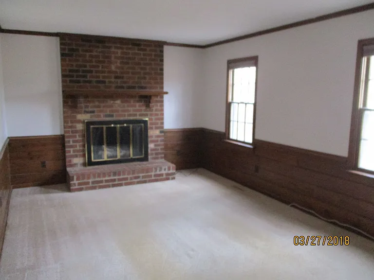 1912 Millsap Ln — Photo 7