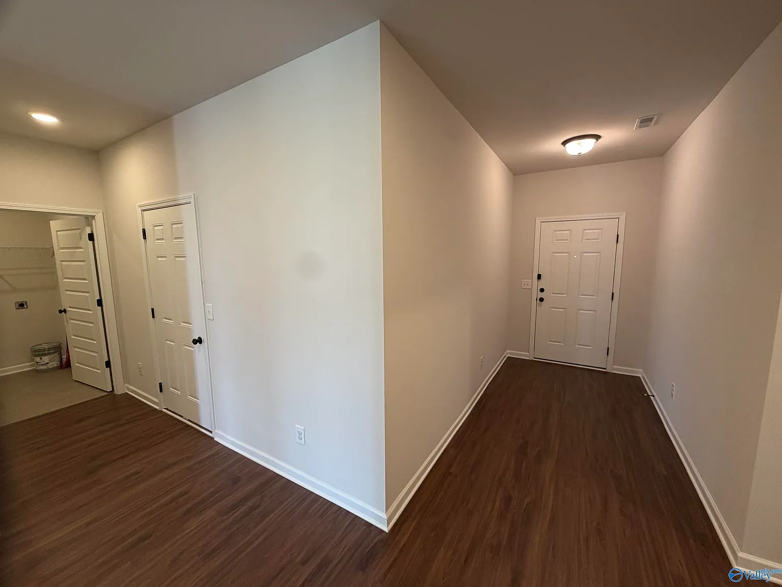 3 bed, 2.0 bath, 1701 sqft, $2,000 — Photo 4