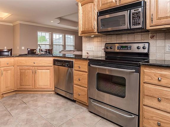 3rd image of 206 Dawn Dr