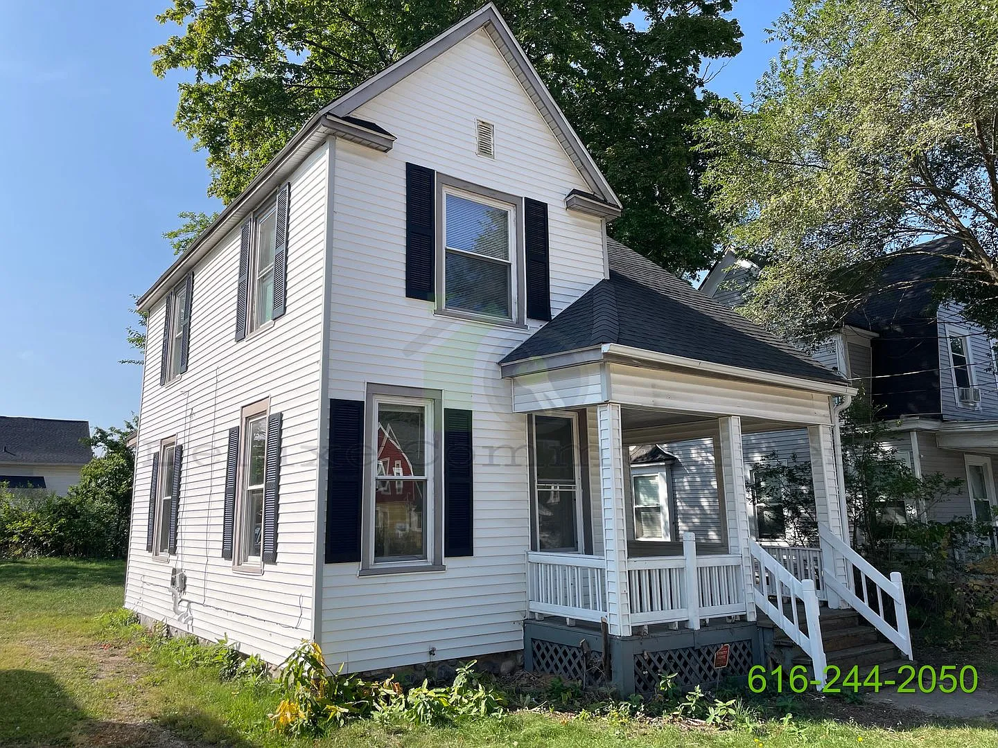 3 Bedroom Eastown Home! Available Now! — Photo 2