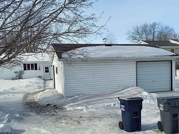 Detached heated garage