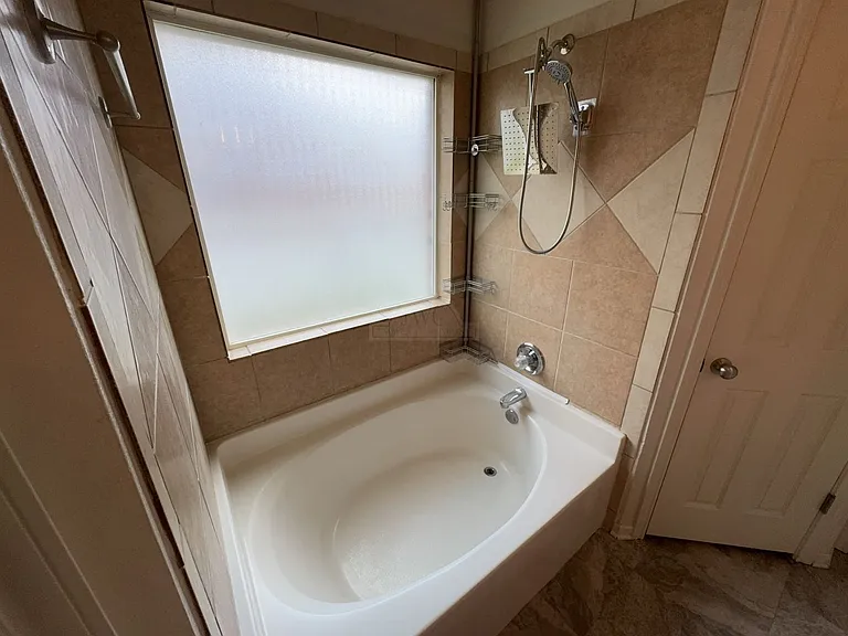 9911 Diana Dr — Photo 13