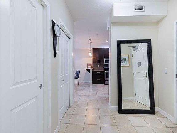 4th image of 1005 B Westmount Dr #214