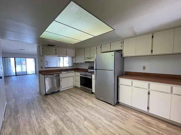 81 Emerald Ct — Photo 5