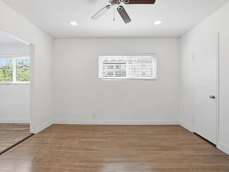 14153 Moorpark St — Photo 19