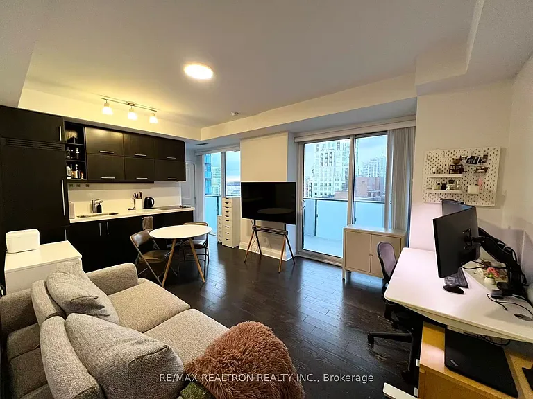 1080 Bay St #2108 — Photo 3