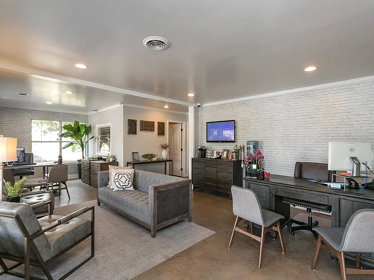 Leasing Office