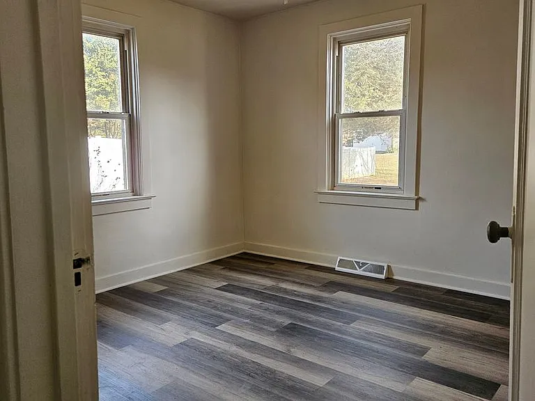 101 N Forrest St — Photo 8