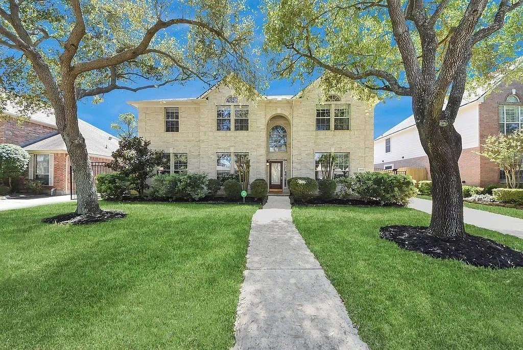 4 bed, 3.5 bath, 3581 sqft, $4,200 — Photo 1